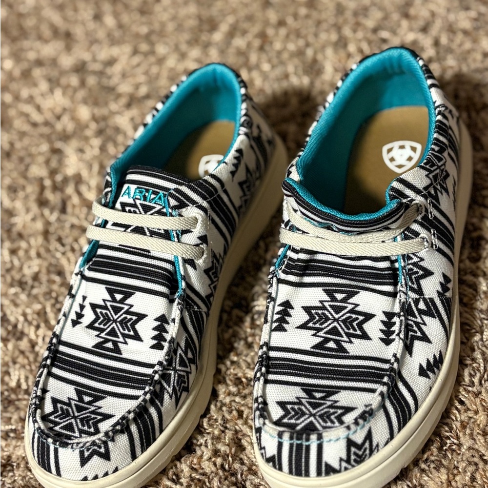 Ariat Kids' Black and White & blue  Patterned Moccasins size 3 big kids